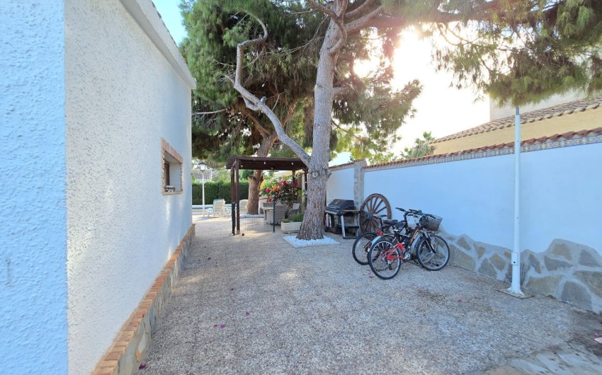 Resale - Villa * -
Orihuela Costa * - Cabo Roig *