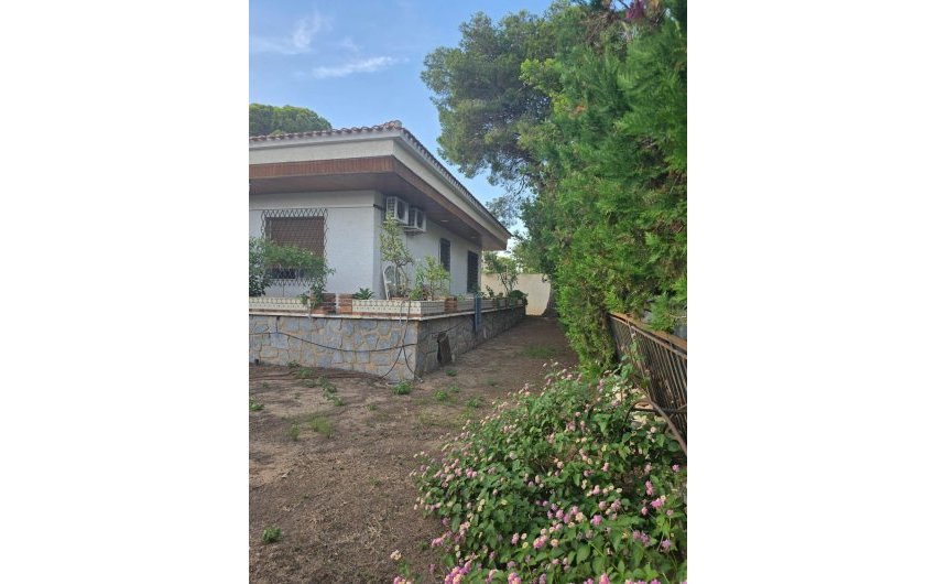Resale - Villa -
Orihuela Costa - Campoamor