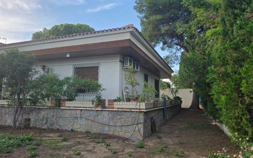 Resale - Villa -
Orihuela Costa - Campoamor
