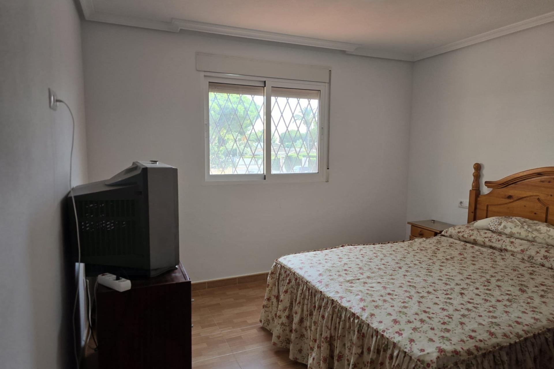 Resale - Villa -
Orihuela Costa - Campoamor