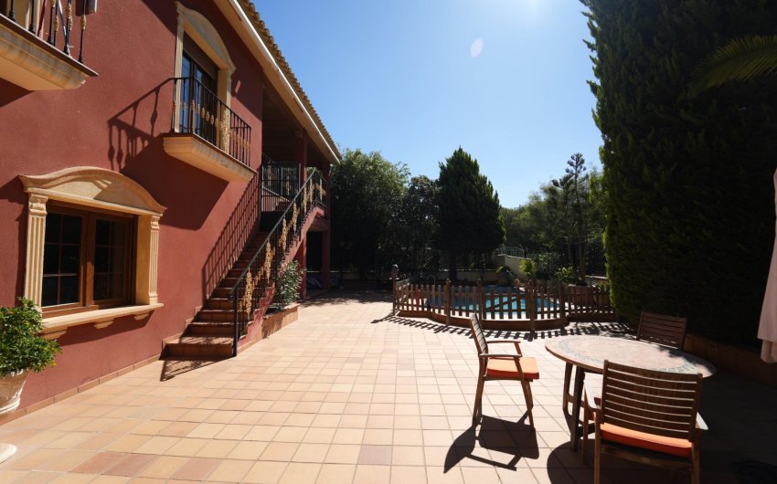 Resale - Villa -
Orihuela Costa - Campoamor