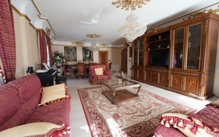 Resale - Villa -
Orihuela Costa - Campoamor