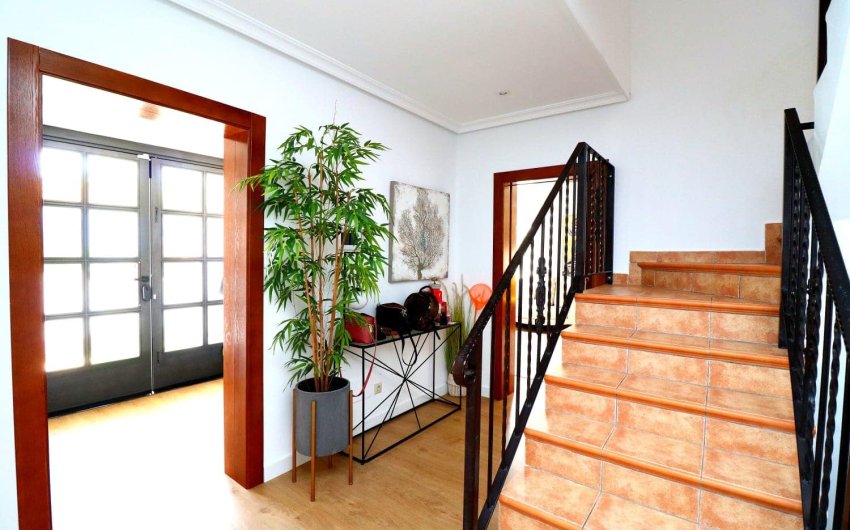Resale - Villa -
Orihuela Costa - Campoamor