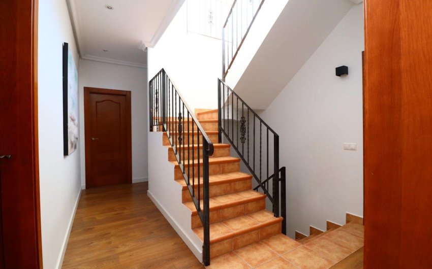 Resale - Villa -
Orihuela Costa - Campoamor