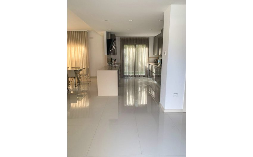 Resale - Villa -
Orihuela Costa - Campoamor