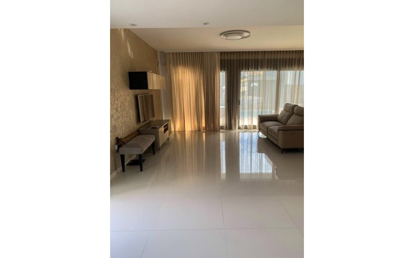 Resale - Villa -
Orihuela Costa - Campoamor