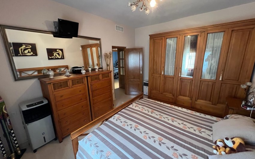 Resale - Villa -
Orihuela Costa - Campoamor