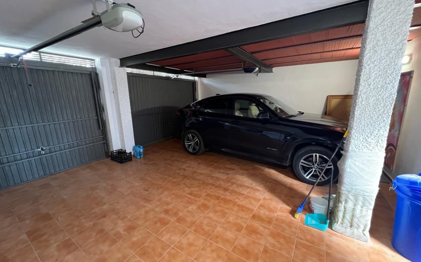 Resale - Villa -
Orihuela Costa - Campoamor