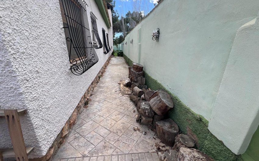 Resale - Villa -
Orihuela Costa - Campoamor