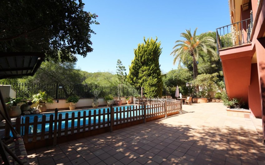 Resale - Villa -
Orihuela Costa - Campoamor