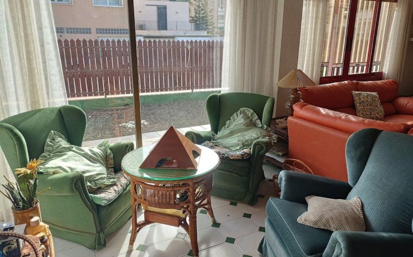 Resale - Villa -
Orihuela Costa - Campoamor