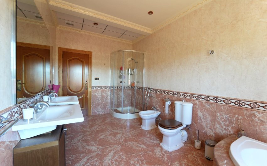 Resale - Villa -
Orihuela Costa - Campoamor