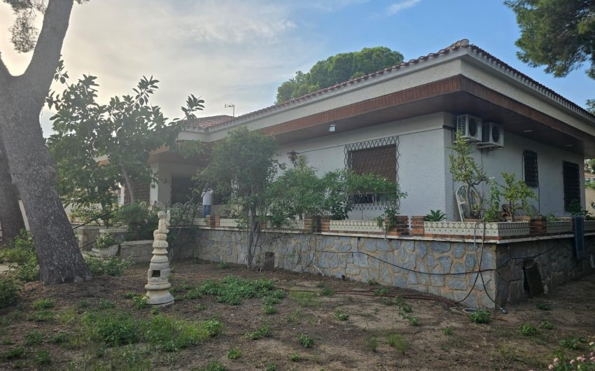 Resale - Villa -
Orihuela Costa - Campoamor