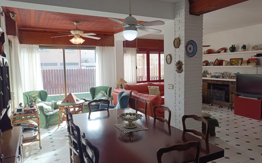 Resale - Villa -
Orihuela Costa - Campoamor