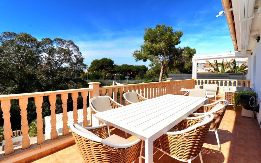 Resale - Villa -
Orihuela Costa - Campoamor