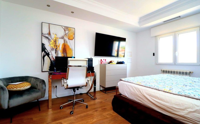 Resale - Villa -
Orihuela Costa - Campoamor