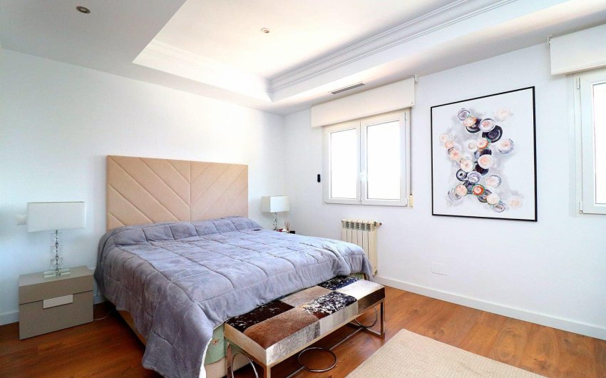 Resale - Villa -
Orihuela Costa - Campoamor