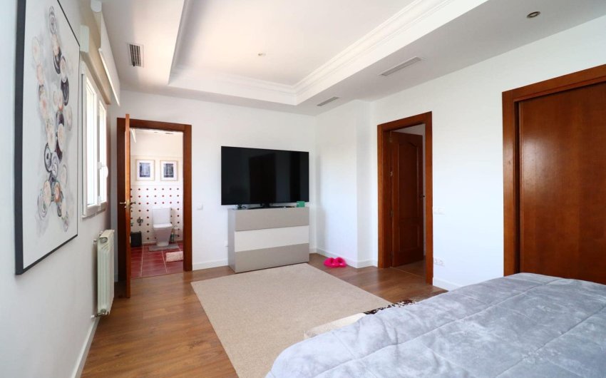 Resale - Villa -
Orihuela Costa - Campoamor