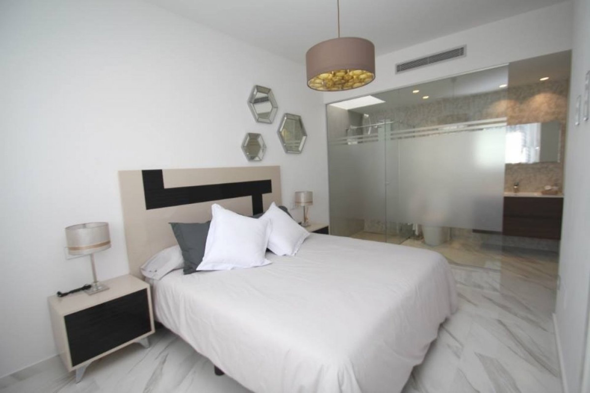Resale - Villa -
Orihuela Costa - Campoamor