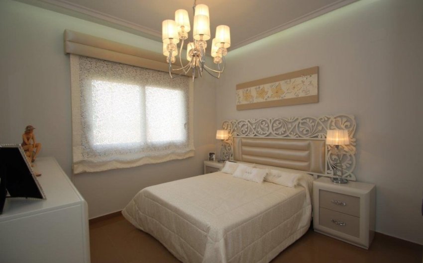 Resale - Villa -
Orihuela Costa - Campoamor