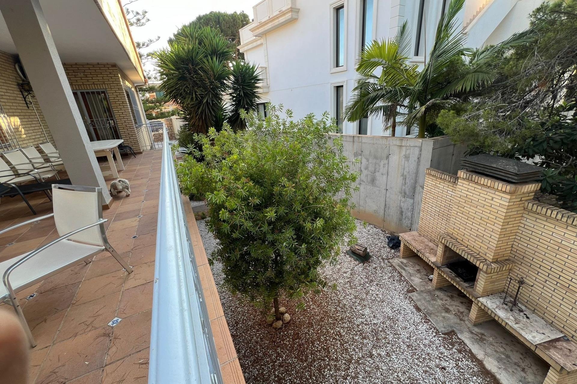 Resale - Villa -
Orihuela Costa - Campoamor