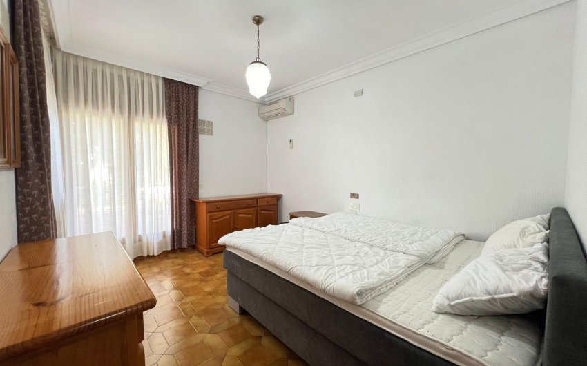 Resale - Villa -
Orihuela Costa - Campoamor
