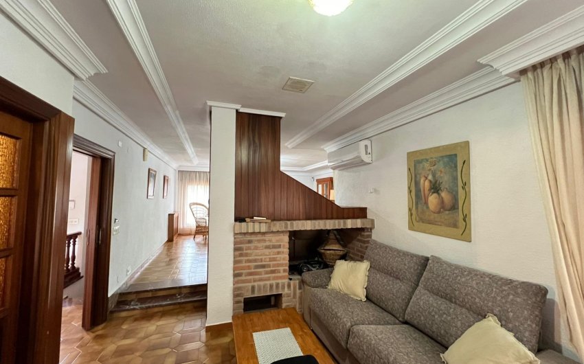 Resale - Villa -
Orihuela Costa - Campoamor