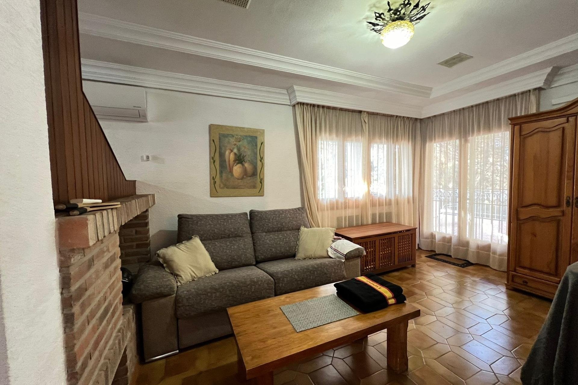 Resale - Villa -
Orihuela Costa - Campoamor