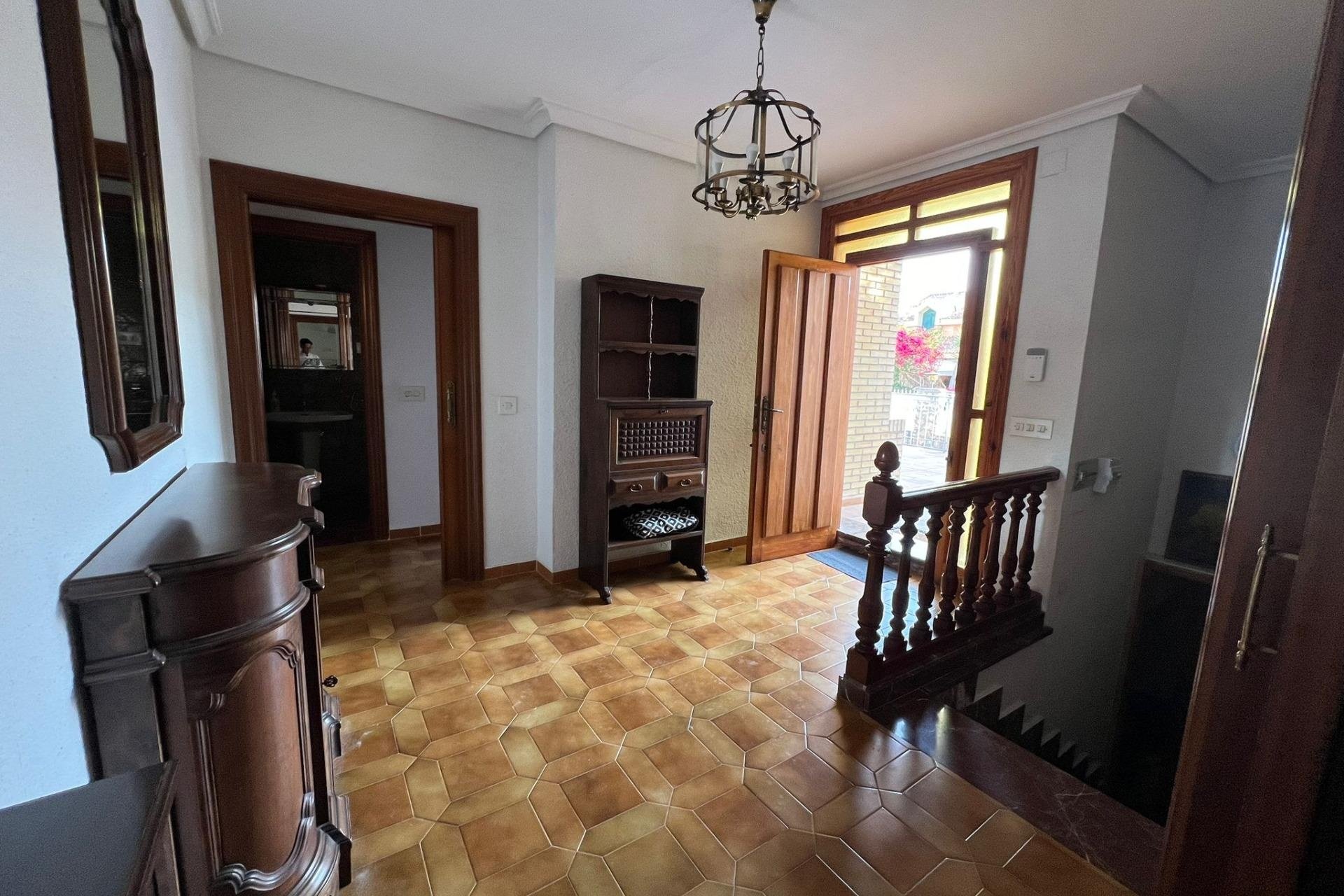 Resale - Villa -
Orihuela Costa - Campoamor