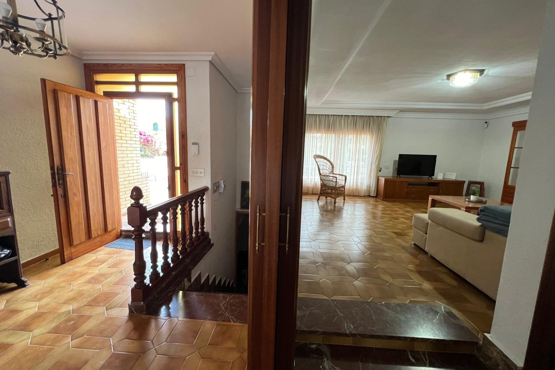 Resale - Villa -
Orihuela Costa - Campoamor