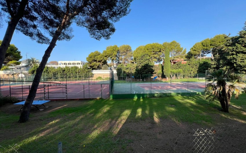 Resale - Villa -
Orihuela Costa - Campoamor