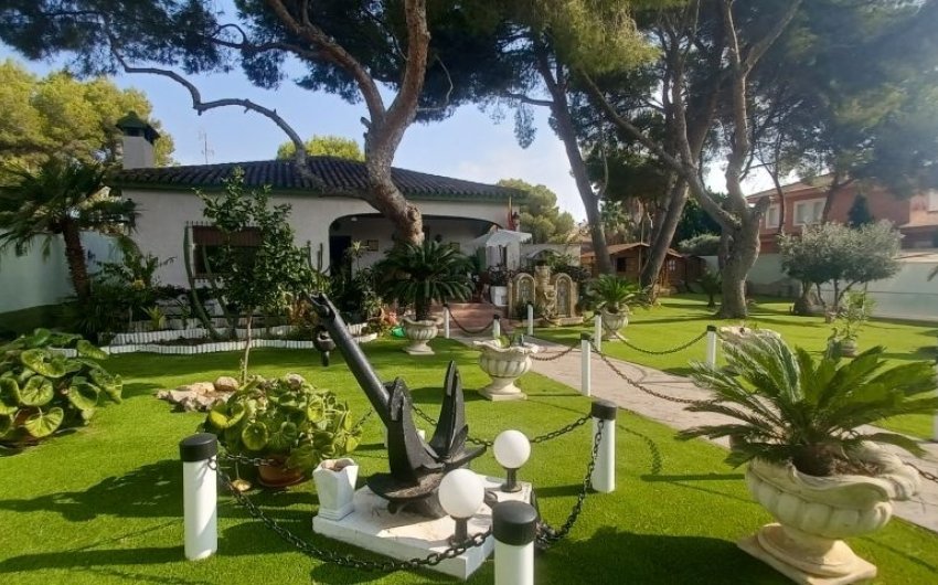 Resale - Villa -
Orihuela Costa - Costa Blanca