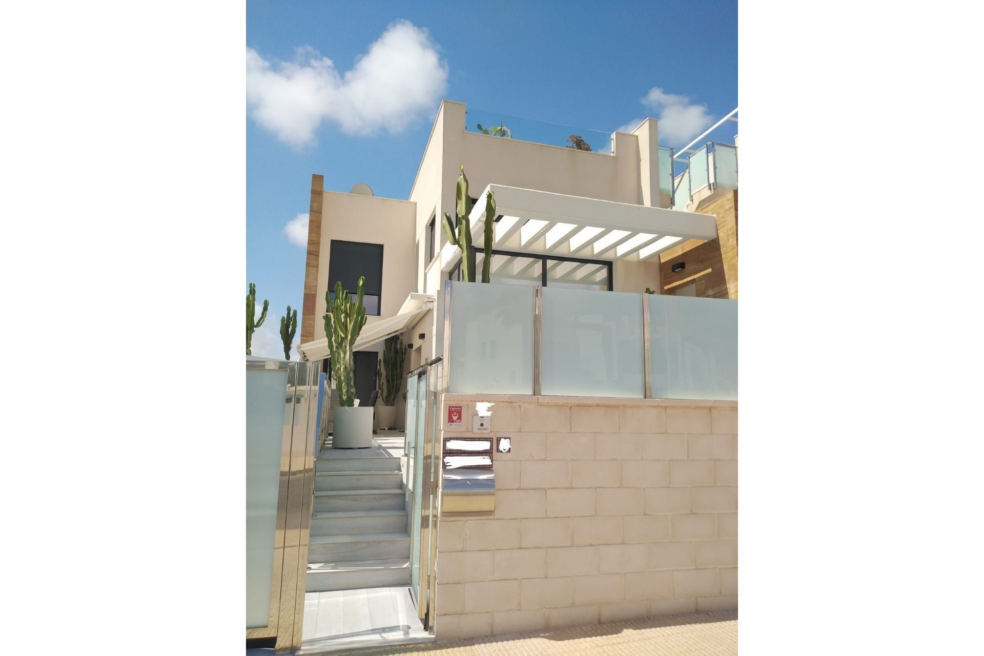 Resale - Villa -
Orihuela Costa - Costa Blanca