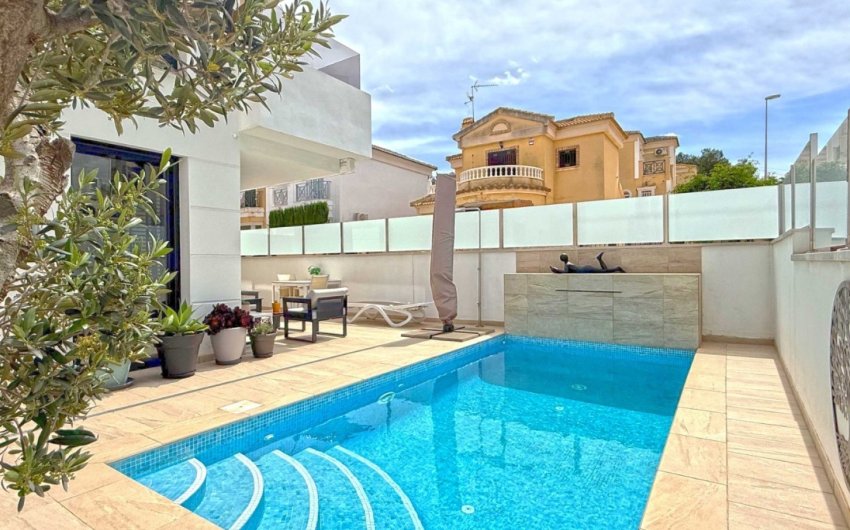 Resale - Villa -
Orihuela Costa - Costa Blanca