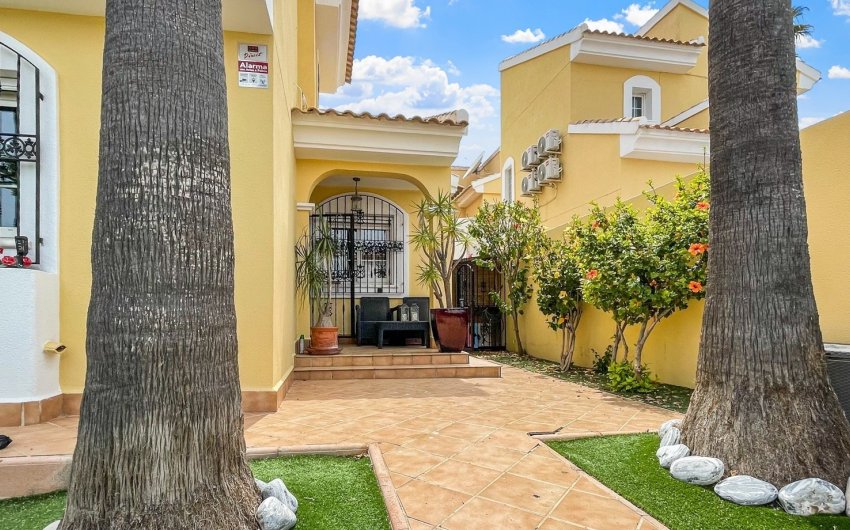 Resale - Villa -
Orihuela Costa - Costa Blanca