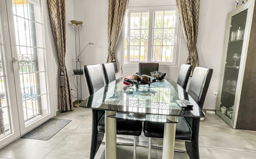 Resale - Villa -
Orihuela Costa - Costa Blanca