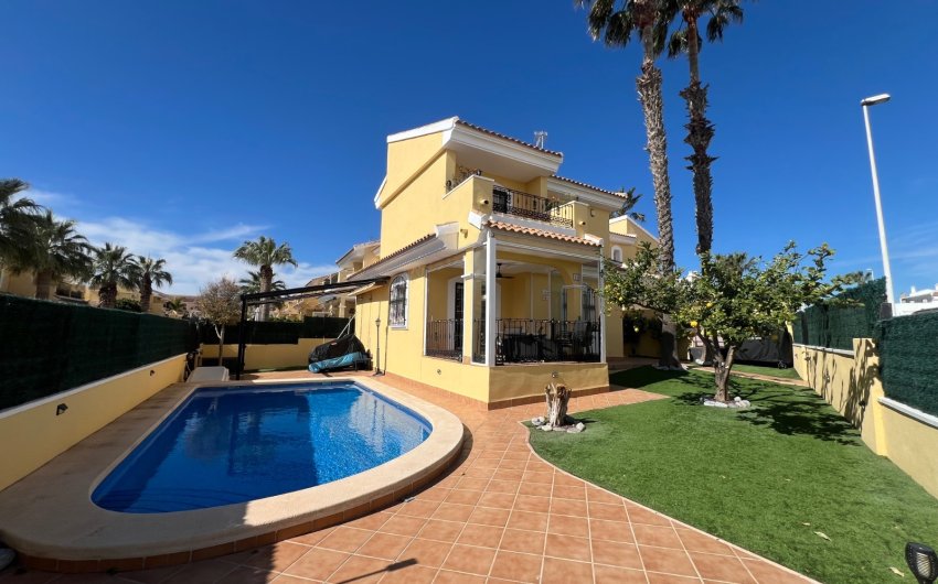 Resale - Villa -
Orihuela Costa - Costa Blanca