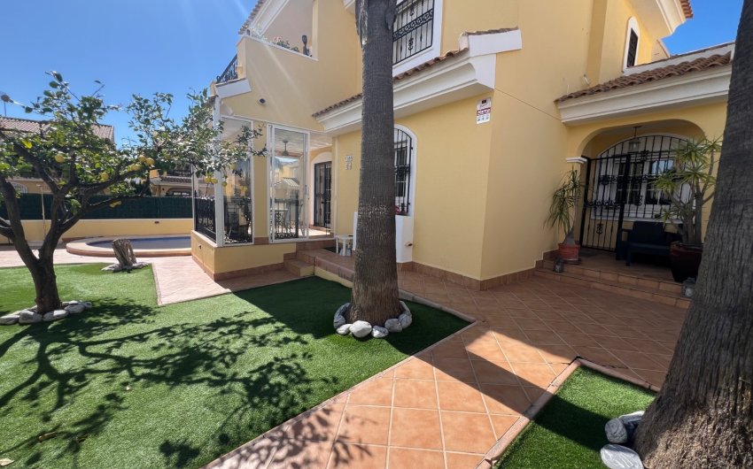 Resale - Villa -
Orihuela Costa - Costa Blanca