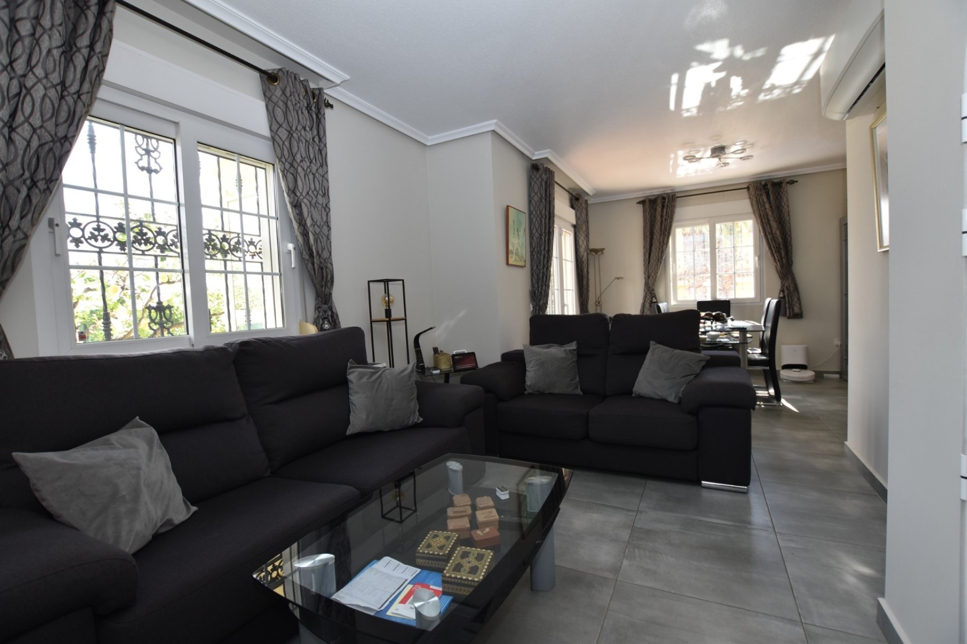 Resale - Villa -
Orihuela Costa - Costa Blanca
