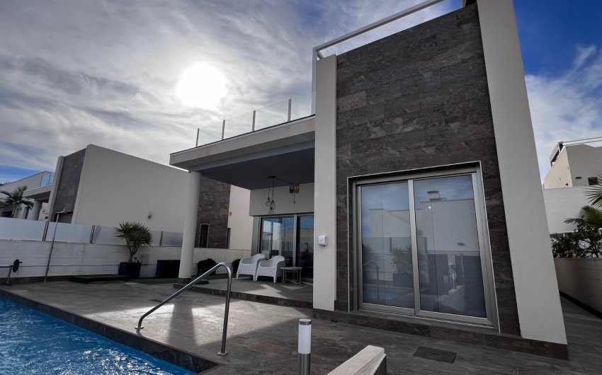 Resale - Villa -
Orihuela Costa - Costa Blanca