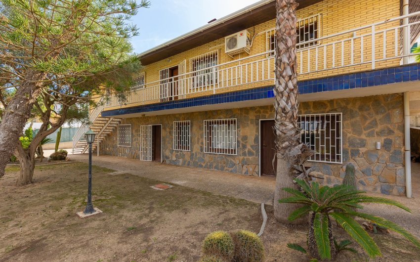 Resale - Villa -
Orihuela Costa - Costa Blanca
