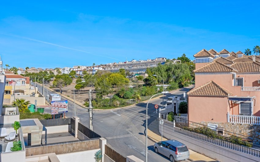 Resale - Villa -
Orihuela Costa - Costa Blanca