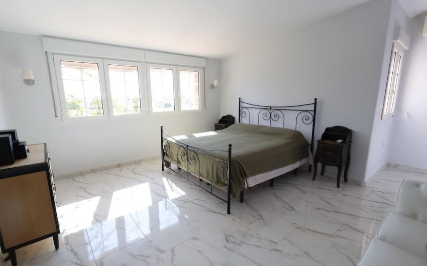 Resale - Villa -
Orihuela Costa - Costa Blanca