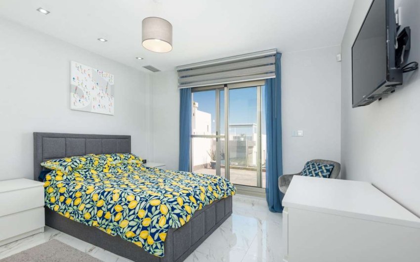 Resale - Villa -
Orihuela Costa - Costa Blanca