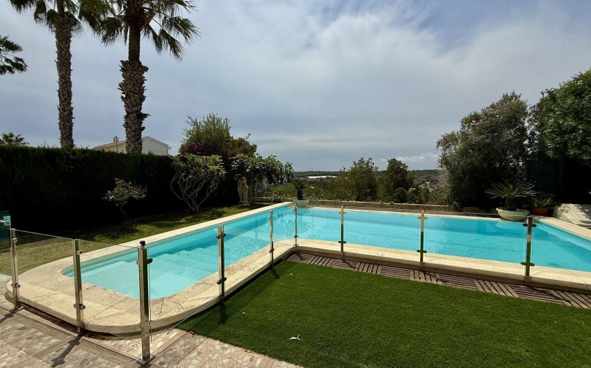 Resale - Villa -
Orihuela Costa - Costa Blanca