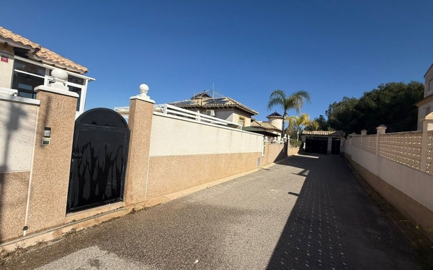 Resale - Villa -
Orihuela Costa - Costa Blanca