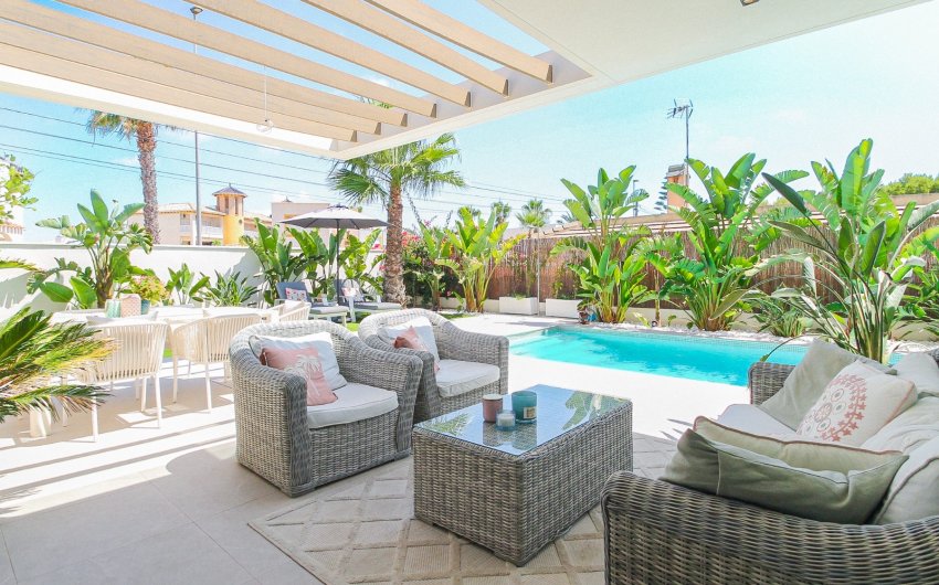 Resale - Villa -
Orihuela Costa - Costa Blanca