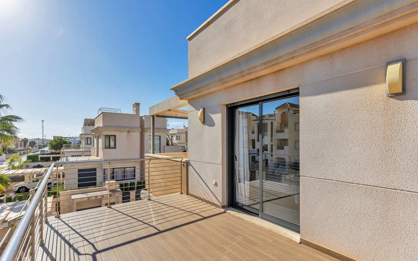 Resale - Villa -
Orihuela Costa - Costa Blanca