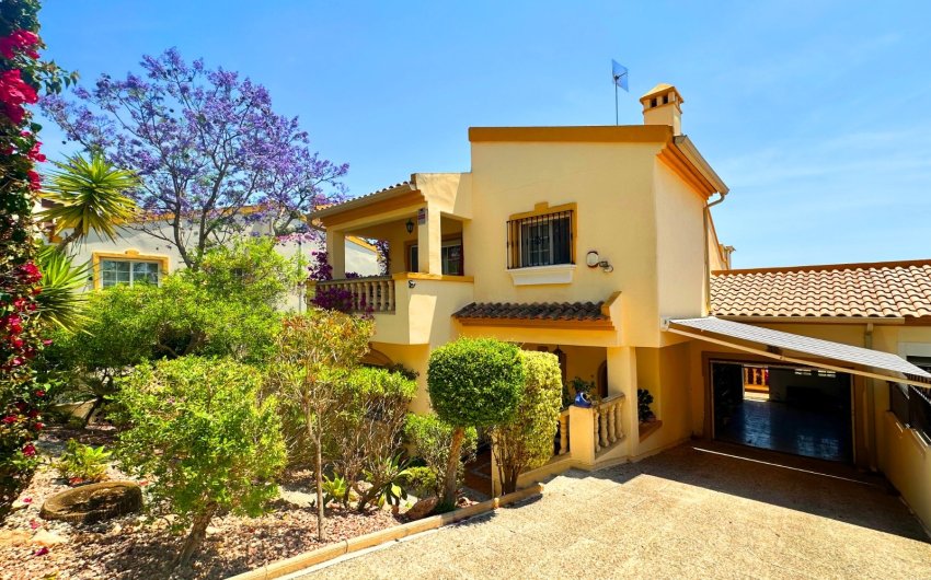 Resale - Villa -
Orihuela Costa - Costa Blanca