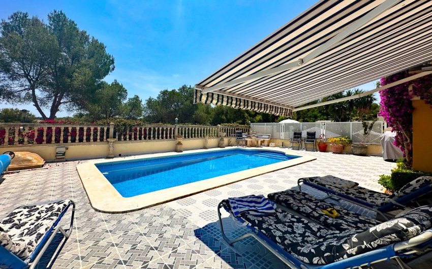 Resale - Villa -
Orihuela Costa - Costa Blanca